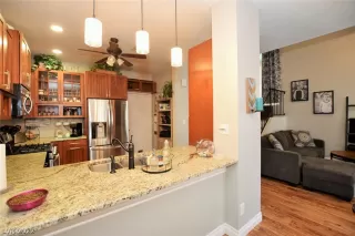 Photo #6: 2363117 Listing