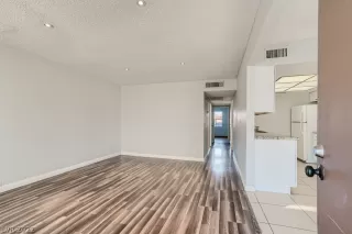 Photo #3: 2364220 Listing