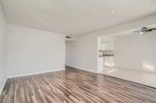 Photo #4: 2364220 Listing