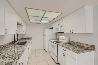 Photo #6: 2364220 Listing