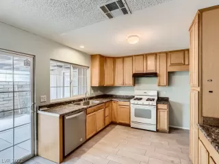 Photo #5: 2364242 Listing 