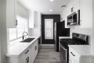 Photo #4: 2364283 Listing 