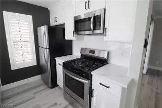 Photo #5: 2364283 Listing 