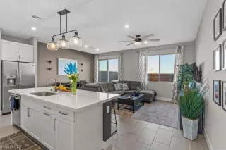 Photo #3: 2364286 Listing