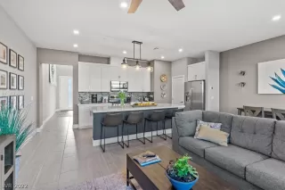 Photo #4: 2364286 Listing