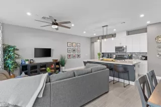 Photo #5: 2364286 Listing