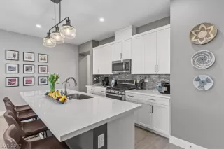 Photo #6: 2364286 Listing