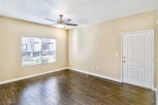 Photo #4: 2364299 Listing