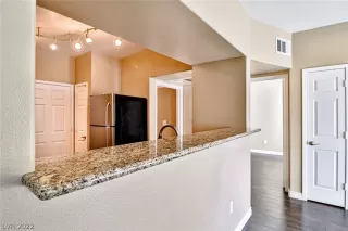 Photo #5: 2364299 Listing