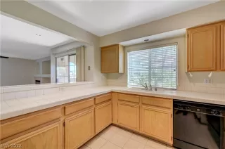 Photo #5: 2364303 Listing 