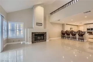 Photo #6: 2364305 Listing