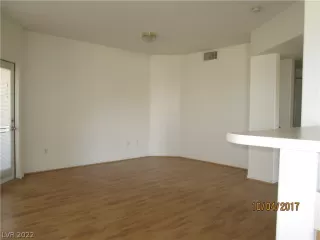 Photo #3: 2364325 Listing 