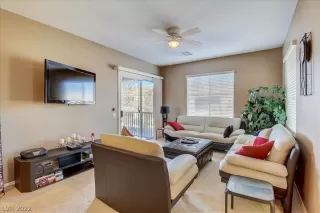 Photo #4: 2364340 Listing