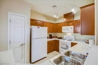 Photo #6: 2364340 Listing