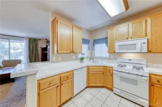 Photo #2: 2364357 Listing