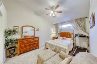 Photo #3: 2364357 Listing