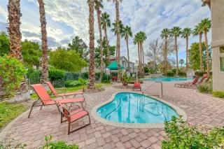 Photo #4: 2364357 Listing