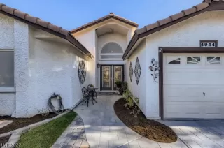 Photo #1: 2364358 Listing 