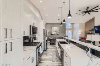 Photo #6: 2364358 Listing 