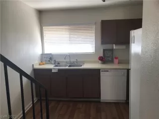 Photo #4: 2364379 Listing