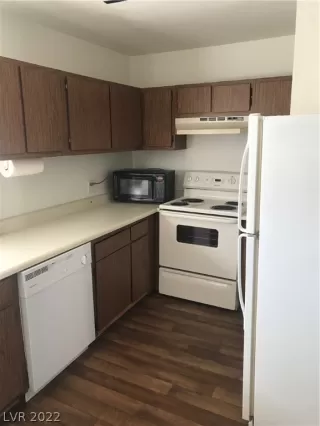 Photo #5: 2364379 Listing