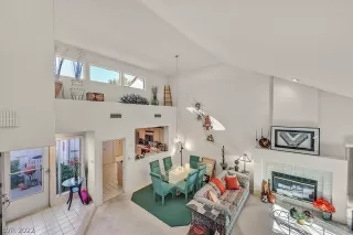 Photo #2: 2364394 Listing