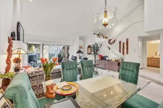 Photo #4: 2364394 Listing