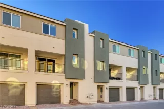 Photo #1: 2364442 Listing