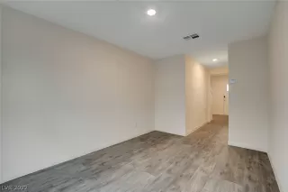 Photo #4: 2364442 Listing