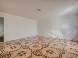 Photo #5: 2364450 Listing 