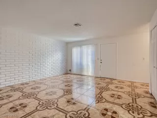 Photo #6: 2364450 Listing 