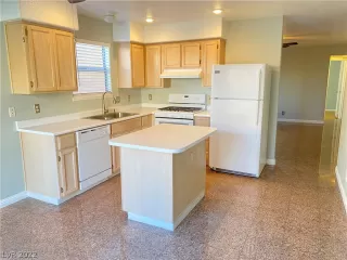 Photo #1: 2364464 Listing 