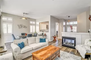 Photo #5: 2364480 Listing 