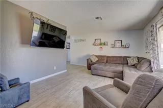 Photo #5: 2364489 Listing 