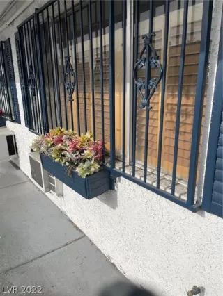 Photo #2: 2364597 Listing