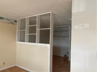 Photo #5: 2364597 Listing