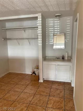 Photo #6: 2364597 Listing