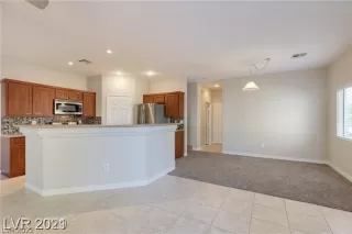 Photo #3: 2364618 Listing