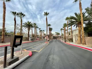 Photo #1: 2364643 Listing 