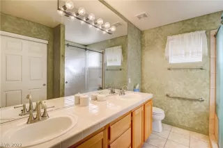 Photo #2: 2364652 Listing