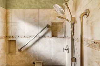 Photo #4: 2364652 Listing