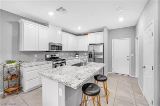 Photo #4: 2364679 Listing 