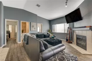 Photo #3: 2364696 Listing 