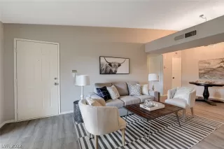 Photo #3: 2364725 Listing