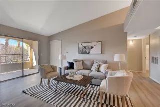 Photo #4: 2364725 Listing