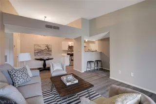 Photo #6: 2364725 Listing