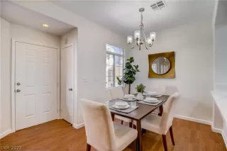 Photo #2: 2364733 Listing 