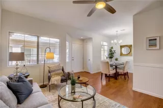 Photo #5: 2364733 Listing 