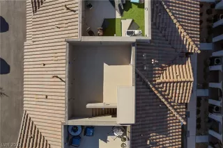 Photo #2: 2364757 Listing