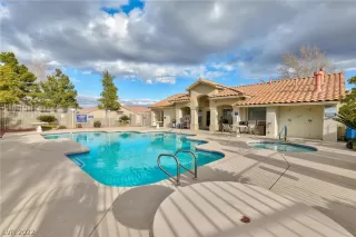 Photo #6: 2364766 Listing